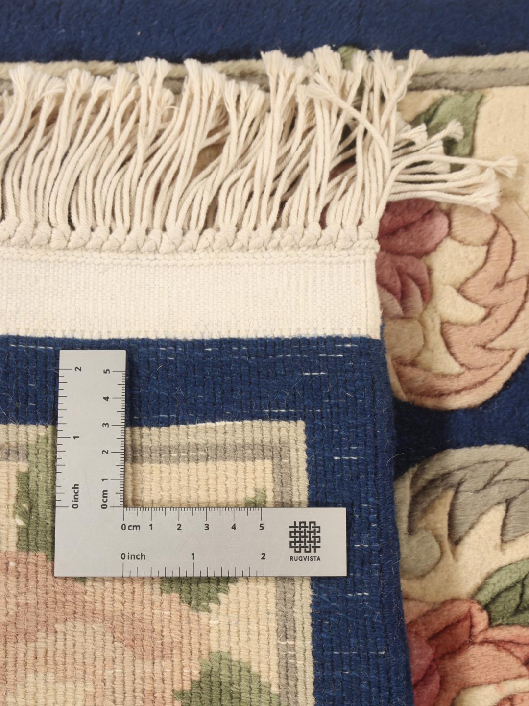 Håndknyttet kinesisk tæppe med blåt felt og blomstermønster