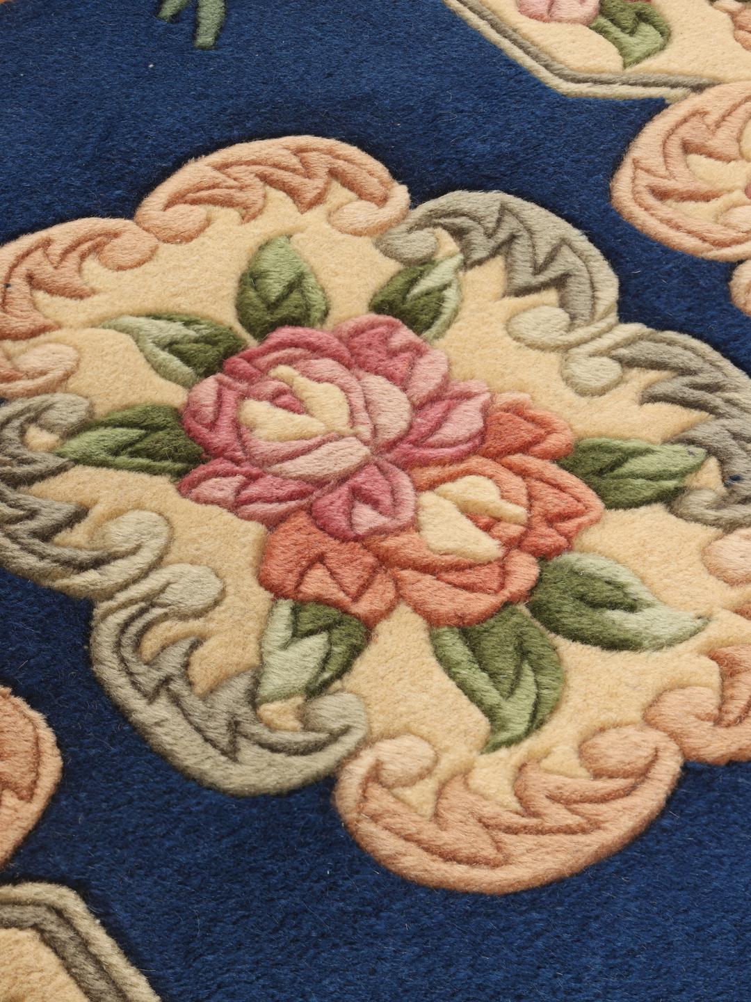 Hand-knotted Chinese rug with a floral pattern in blue and beige