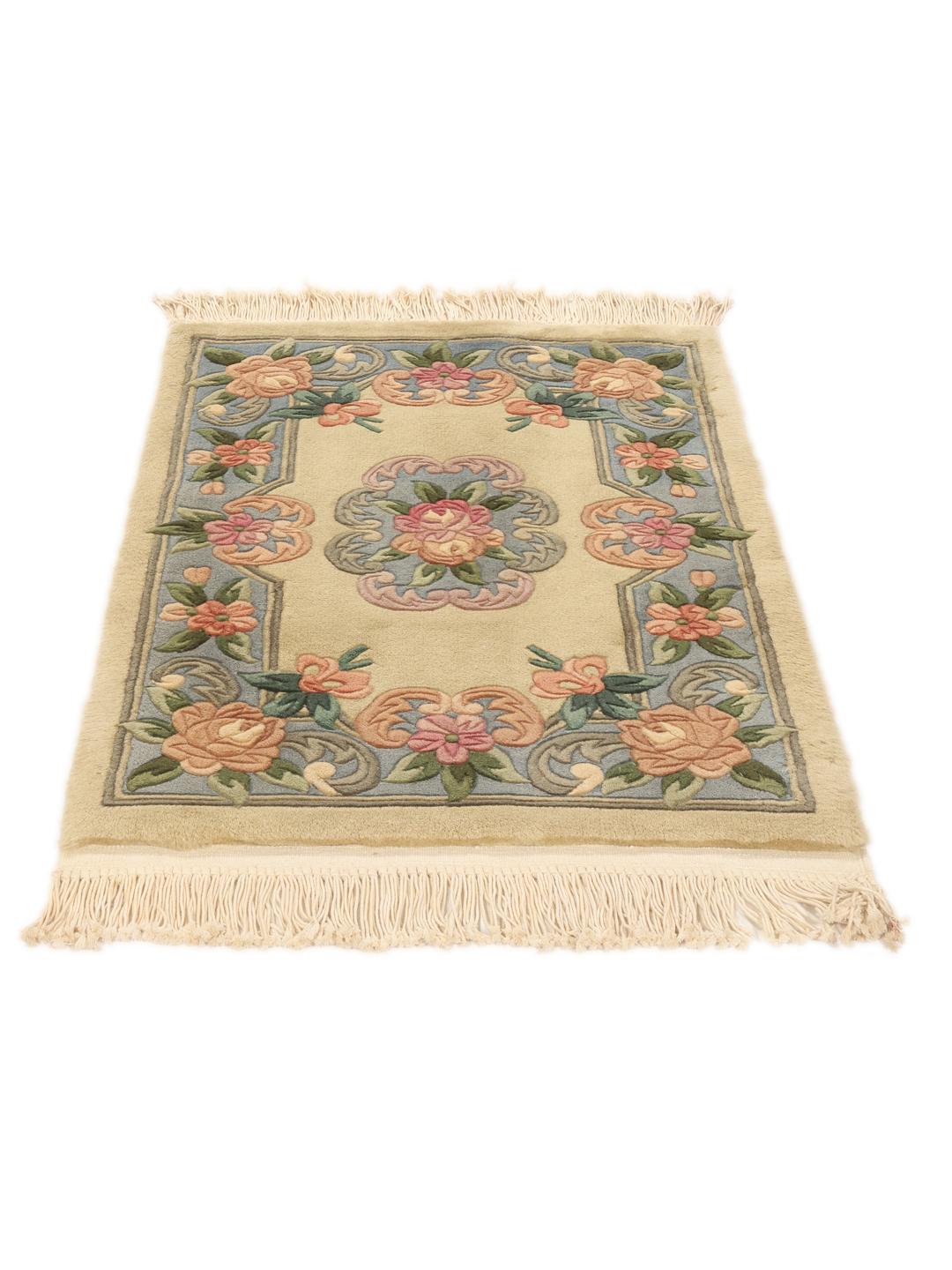 Handgeknoopt bloemig tapijt uit China met beige en blauwe tinten