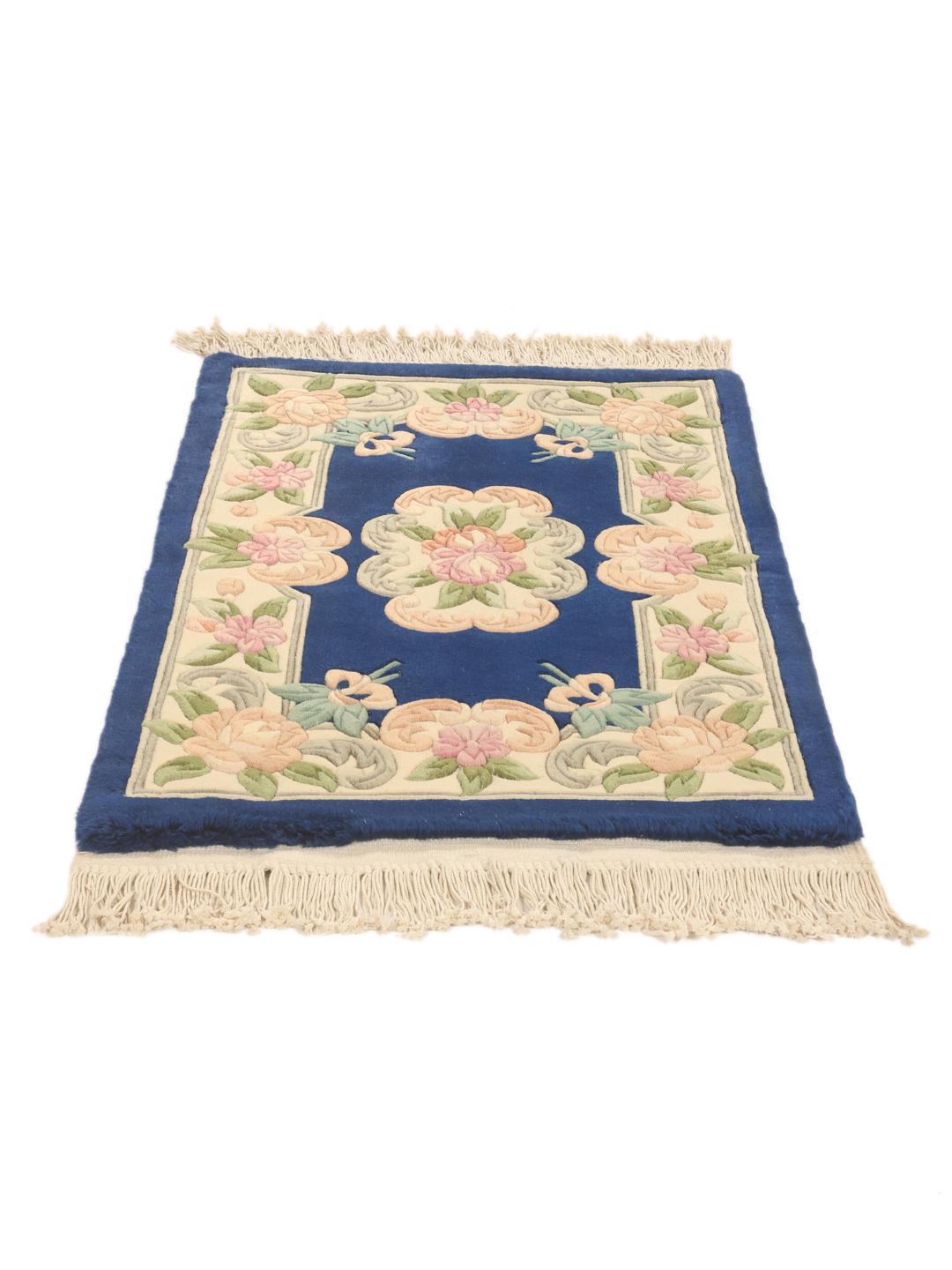 Hand-knotted Chinese rug with floral motifs in blue and beige
