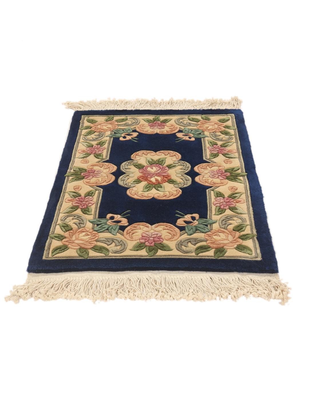 Hand-knotted Chinese rug with floral motifs in blue and beige