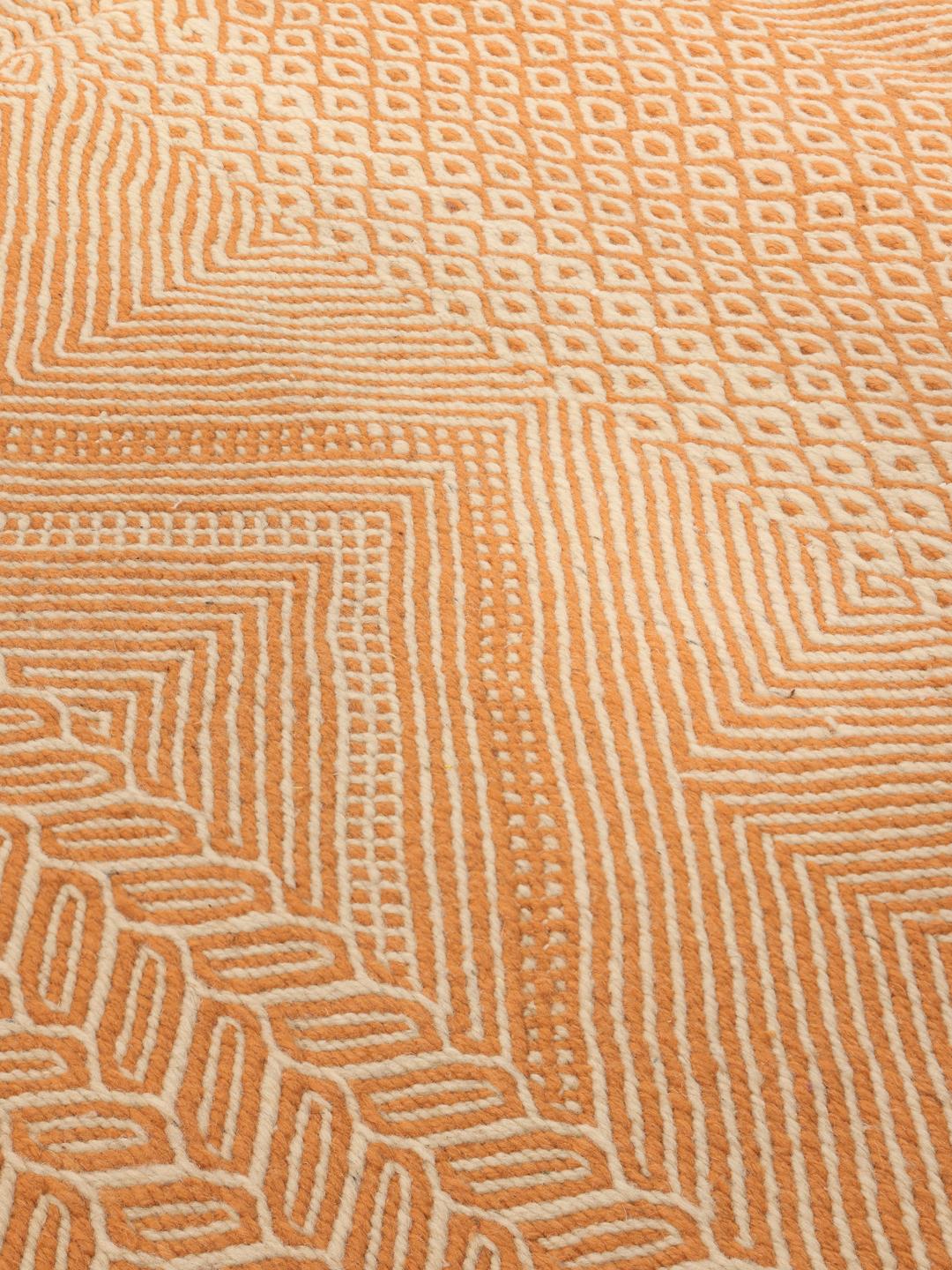Handgewebter marokkanischer Kelim mit orangefarbenen geometrischen Mustern