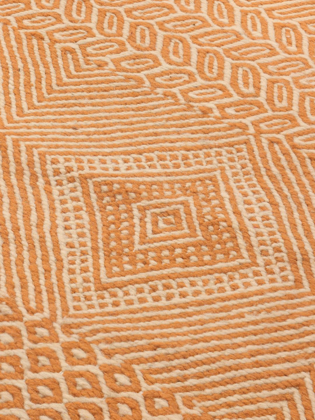 Handgewebter marokkanischer Kelim mit orangefarbenen geometrischen Mustern