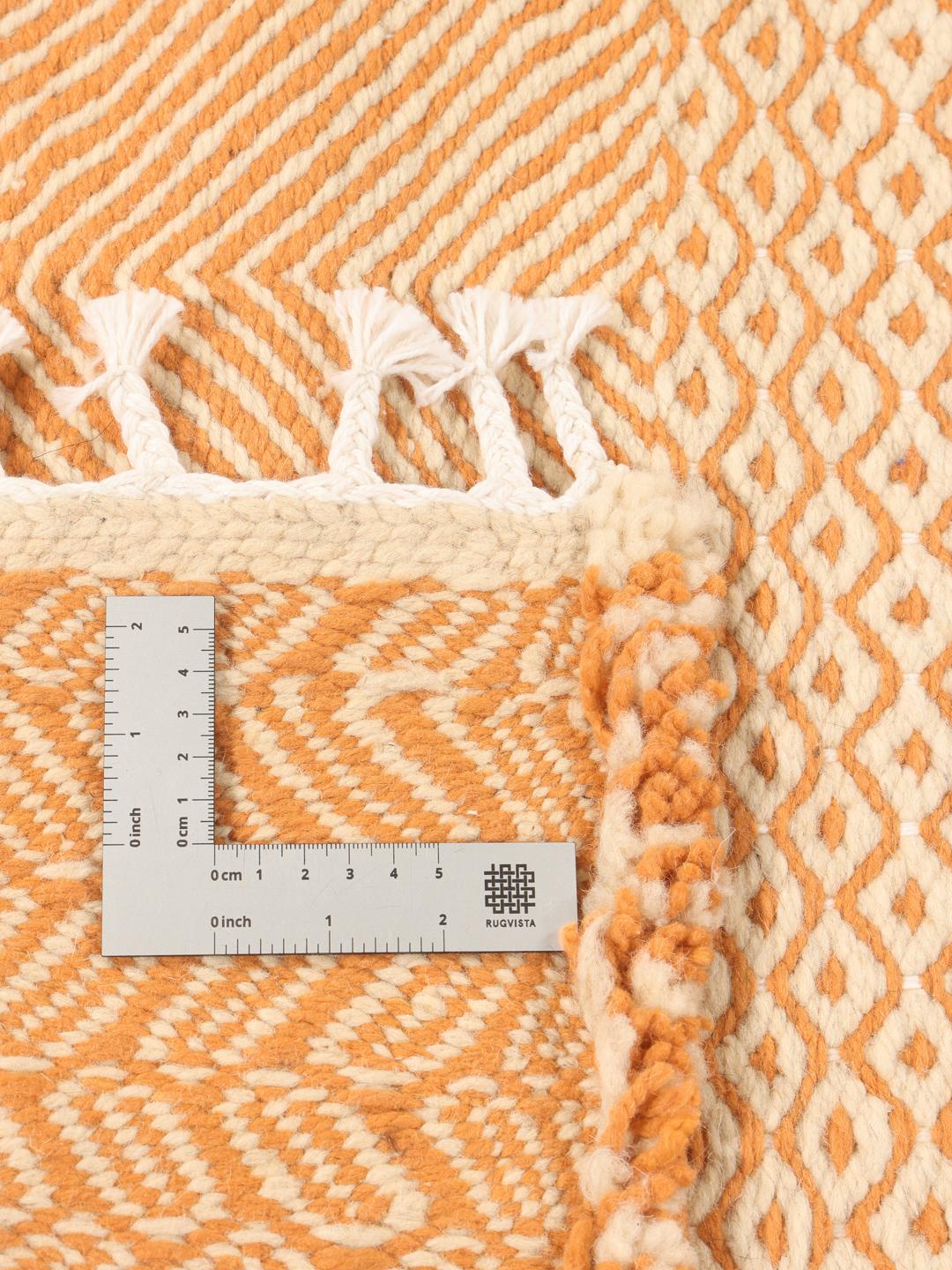 Handgewebter marokkanischer Kelim mit orangefarbenen geometrischen Mustern