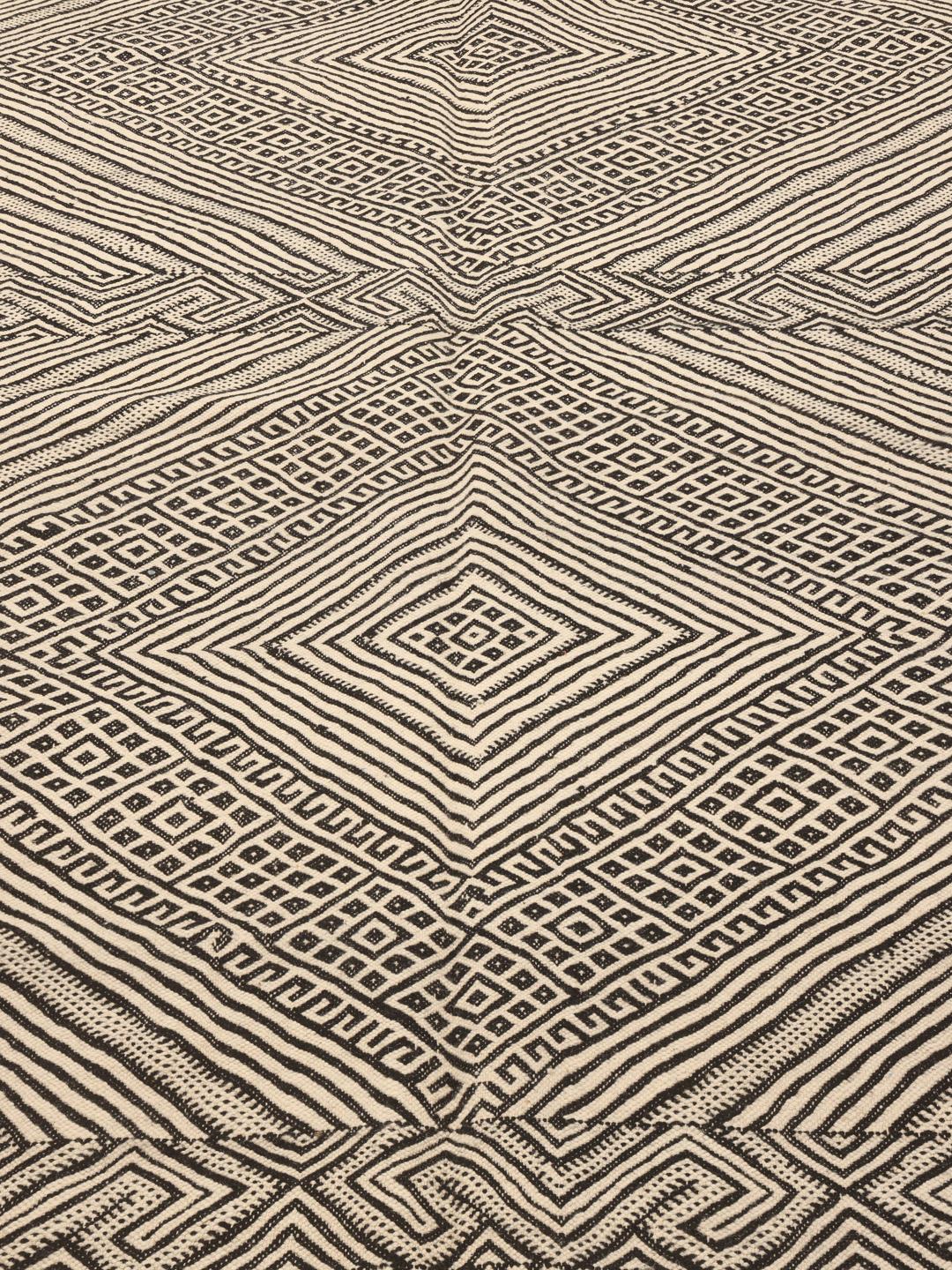 Hand-woven Moroccan High Atlas Kelim rug with a geometric diamond pattern in beige and black