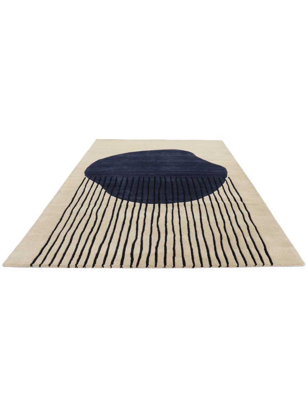 Out of tapijt in beige en donkerblauw