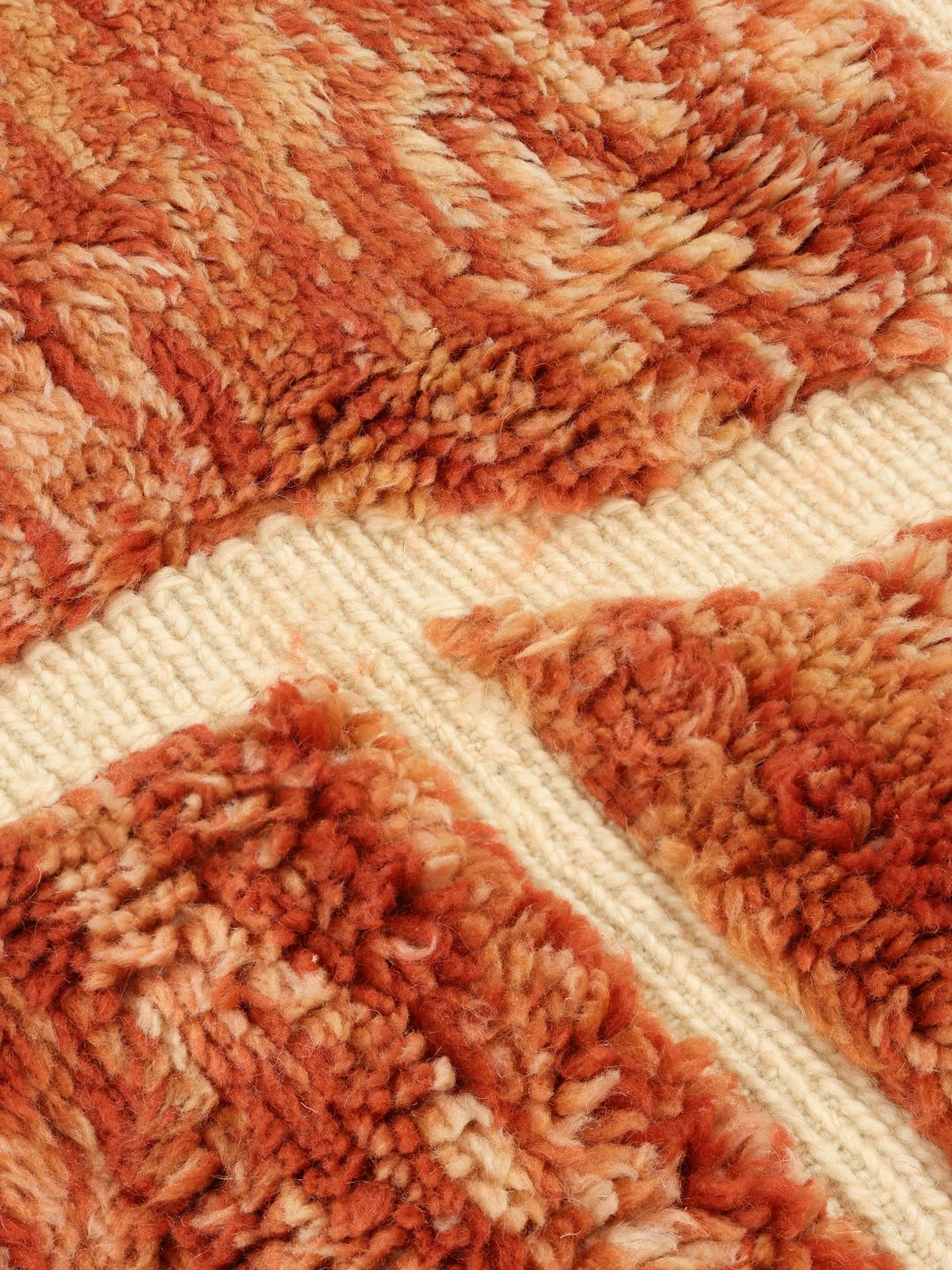 Handgeknoopt Marokkaans Berber tapijt met een rood en beige geometrisch blokpatroon
