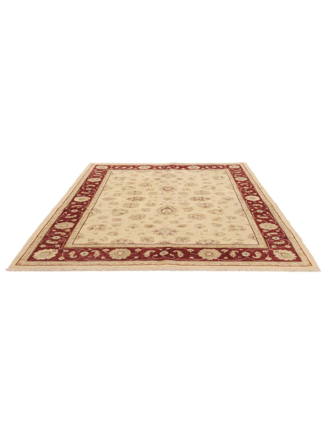 Handgeknoopt Afghaans tapijt met een bloemendesign in beige en rood