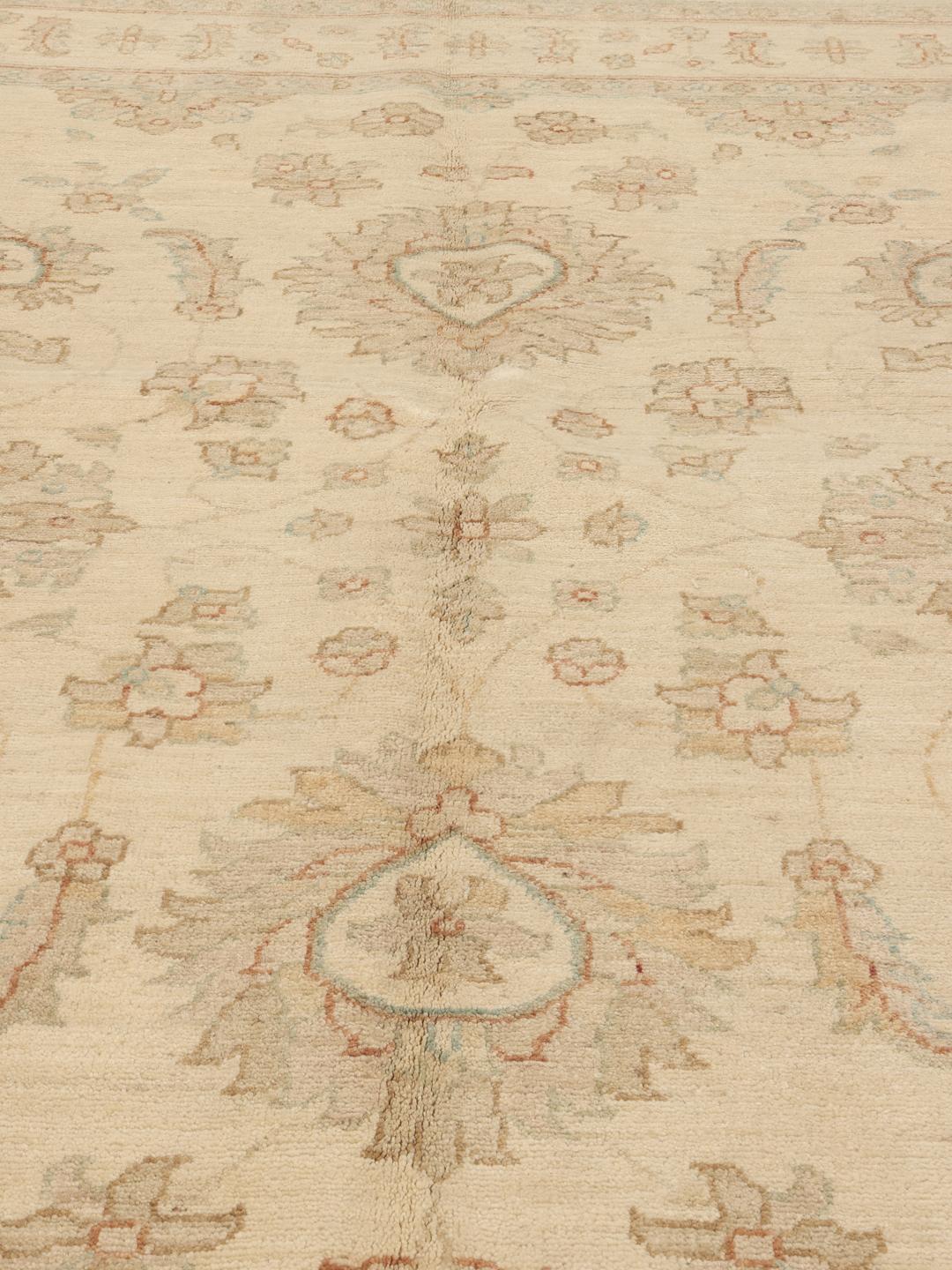 Handgeknoopt Ziegler-tapijt uit Afghanistan in beige met bloemmotieven