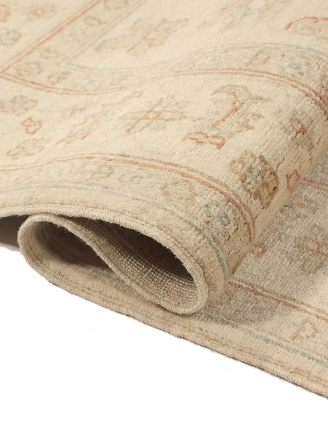 Handgeknoopt Ziegler-tapijt uit Afghanistan in beige met bloemmotieven