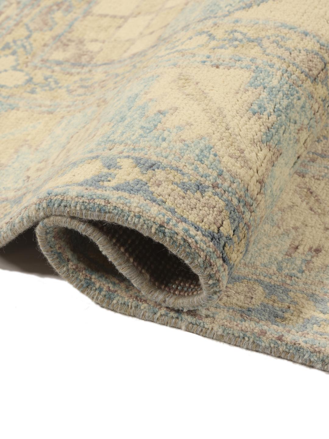 Handgeknoopt Afghaans tapijt met een blauw en beige medaillonpatroon