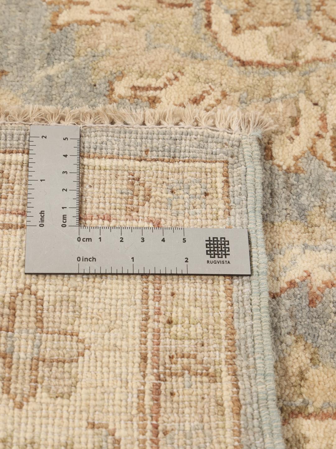 Handgeknoopt Ziegler tapijt uit Afghanistan met een bloemmotief in blauw en beige.