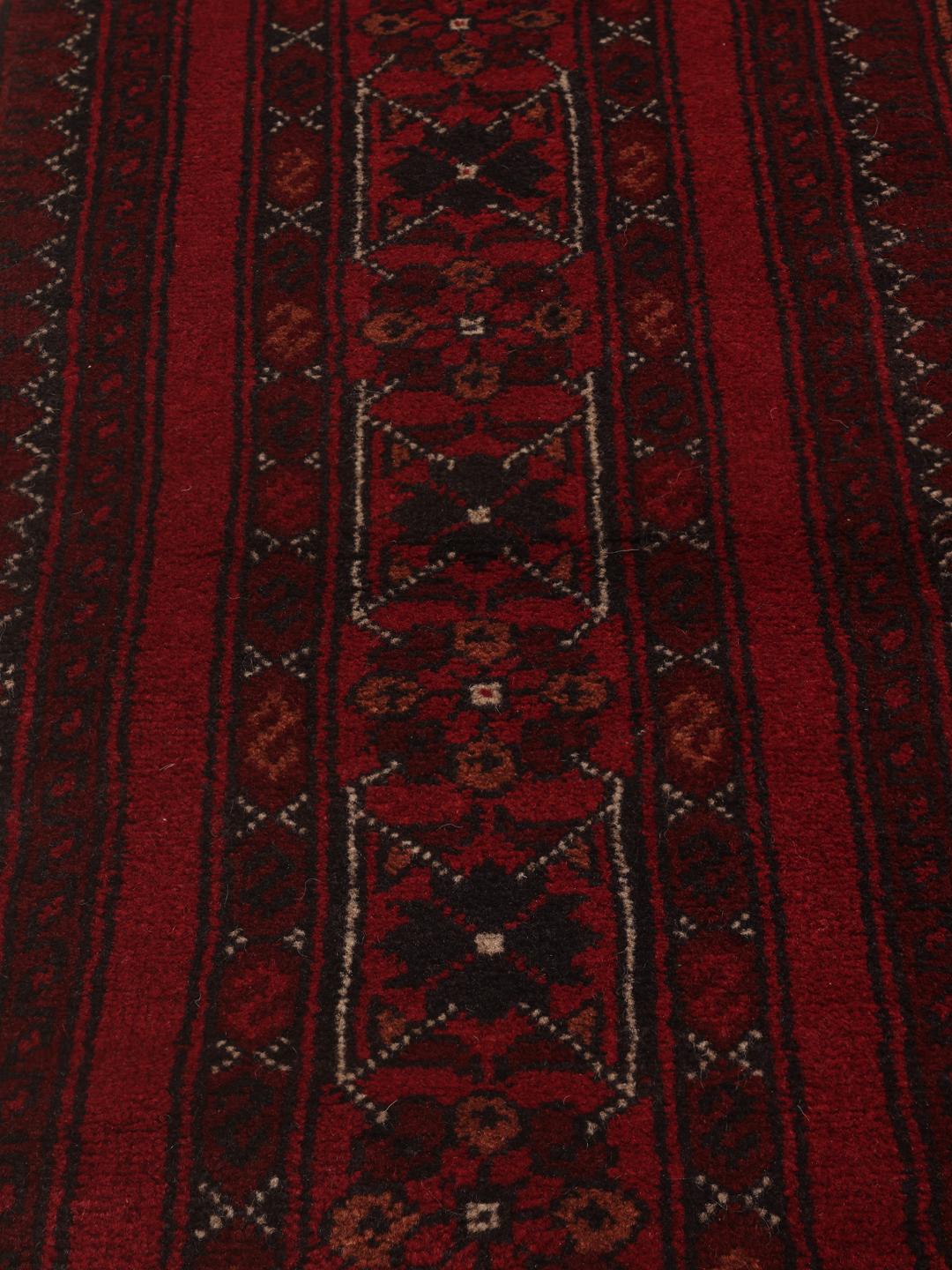 Tapis Afghan Khal Mohammadi rouge foncé avec des motifs géométriques traditionnels