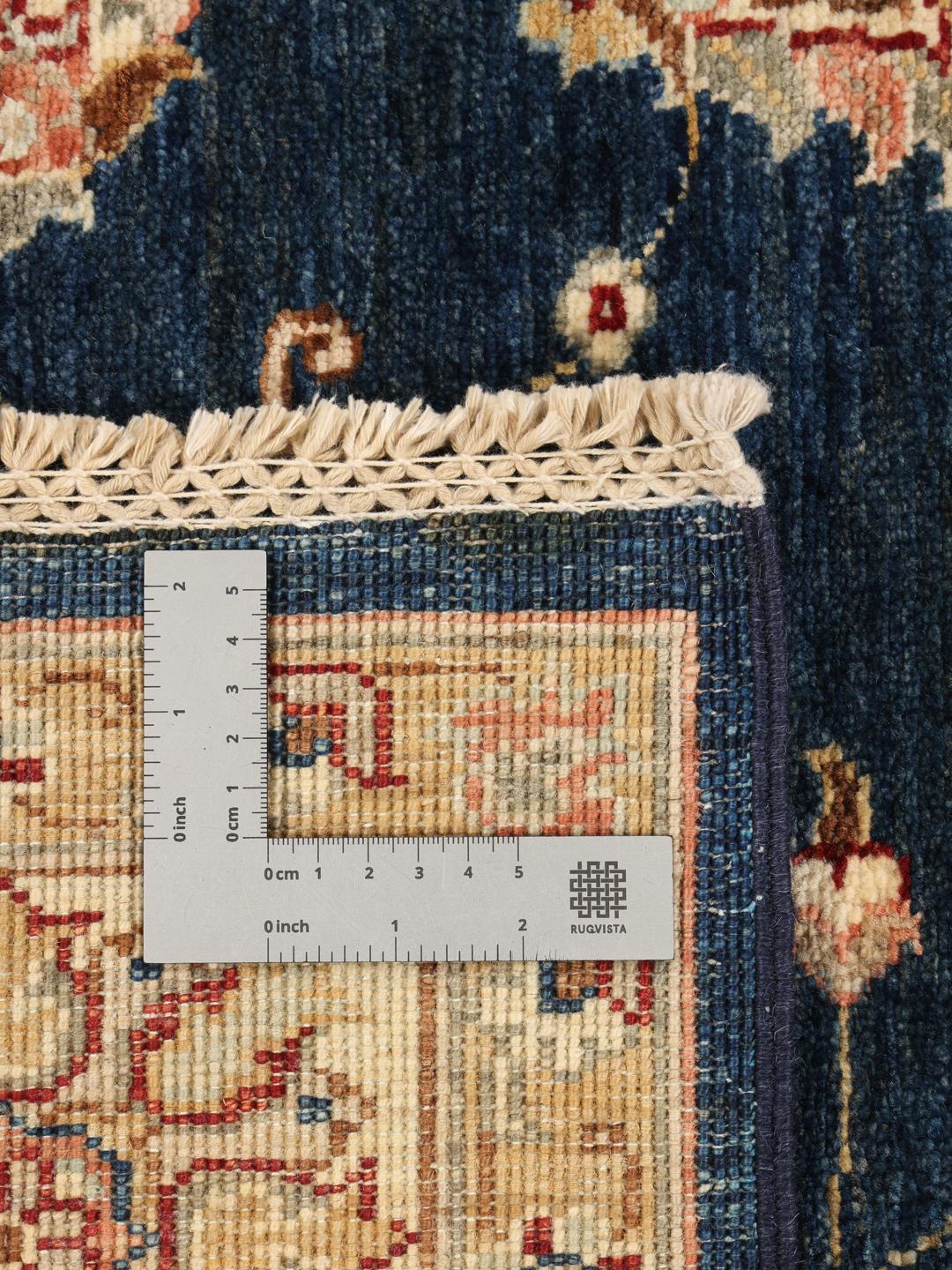 Kvadratisk håndknyttet Ziegler Fine tæppe fra Pakistan med en dybblå bund og blomstermotiver.
