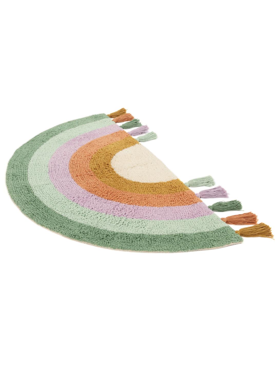 Een regenboogvormig meerkleurig katoenen tapijt met kwastjes
