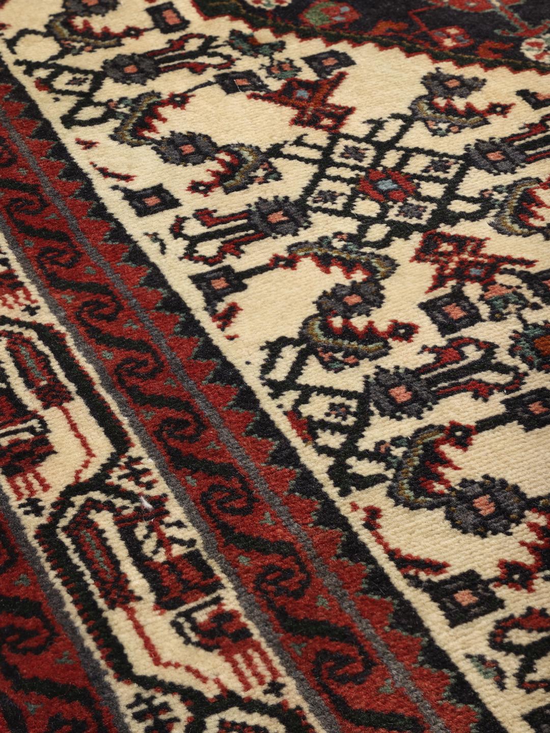 Tapis couloir du Moyen-Orient noué à la main en rouge et beige