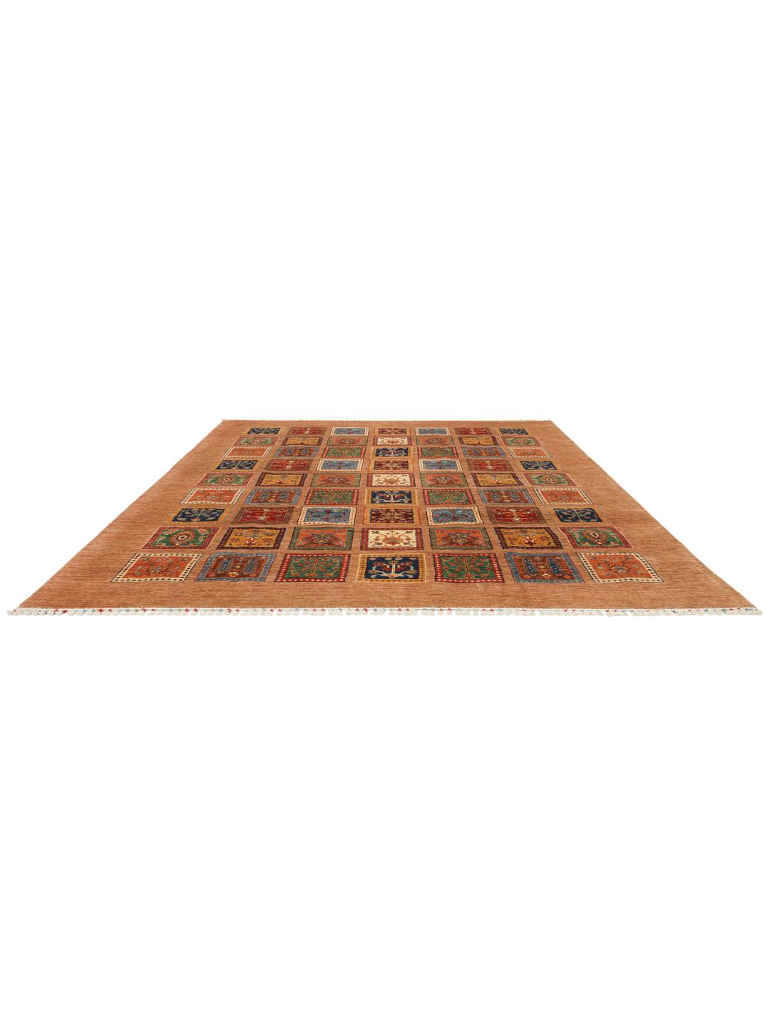 Handgeknoopt tapijt uit Afghanistan in bruin met levendige geometrische motieven