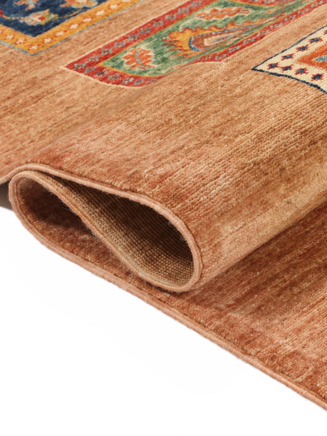 Handgeknoopt tapijt uit Afghanistan in bruin met levendige geometrische motieven