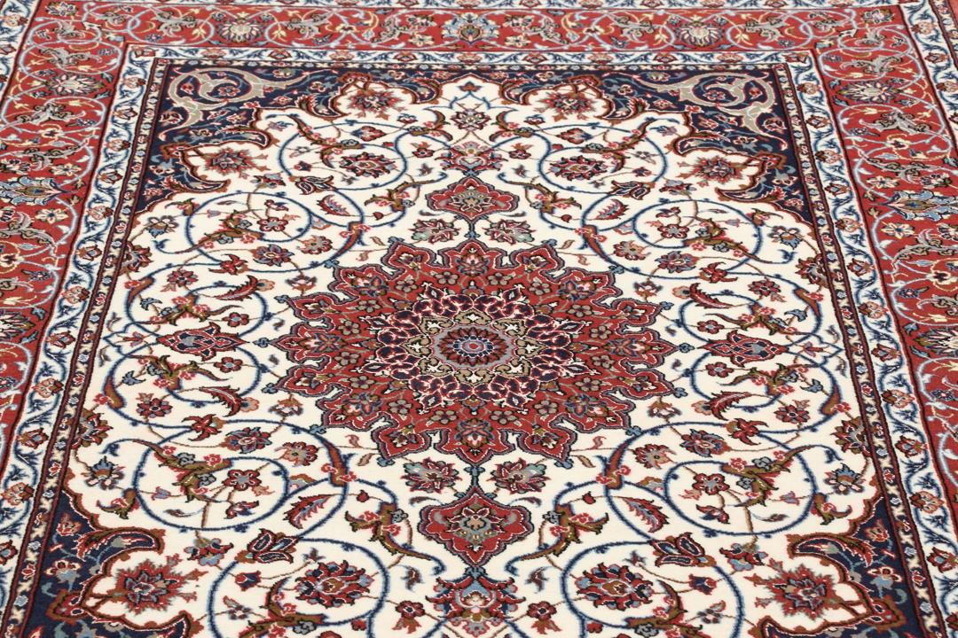 Handgeknoopt Isfahan-tapijt uit het Midden-Oosten in rood en crème