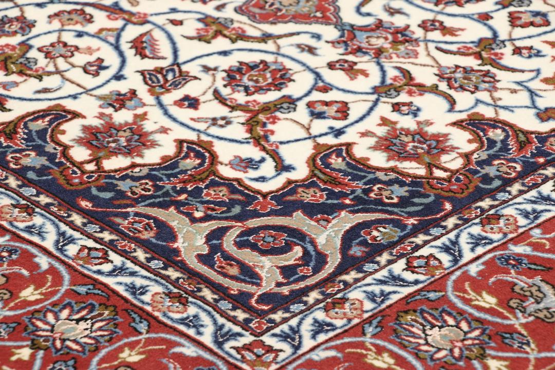 Handgeknoopt Isfahan-tapijt uit het Midden-Oosten in rood en crème
