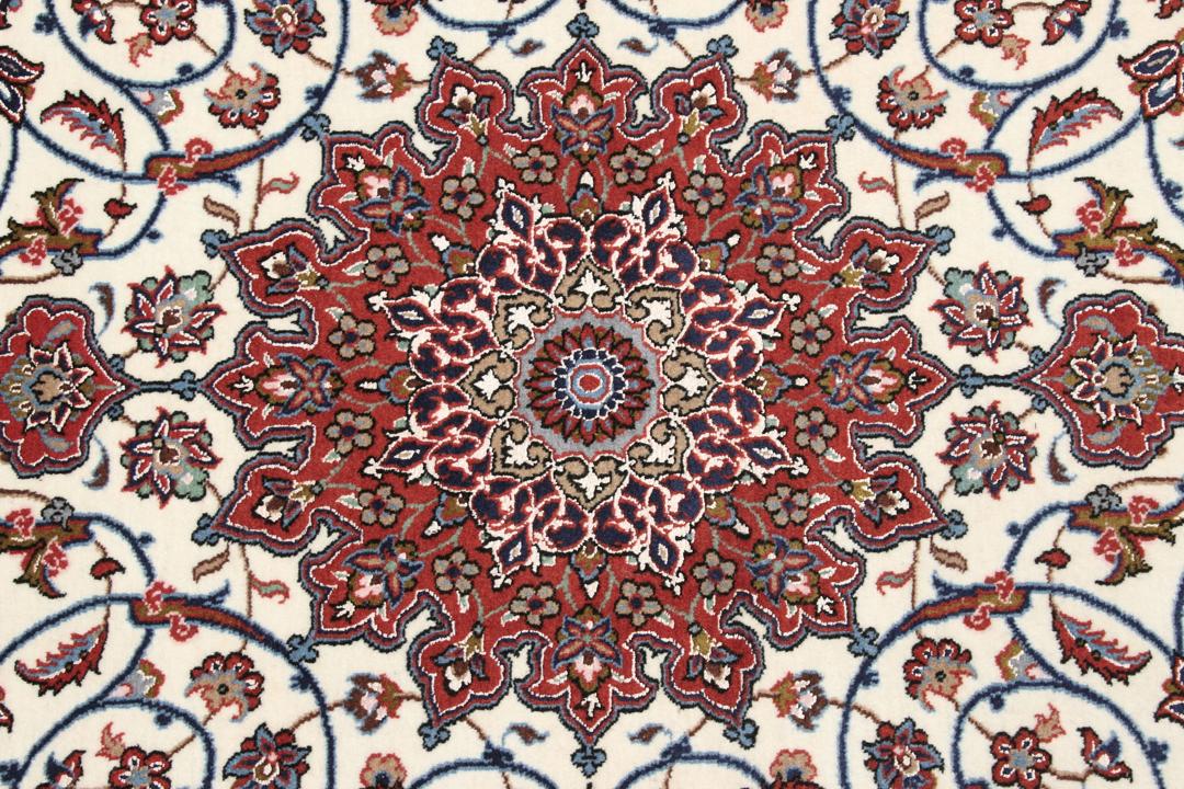 Handgeknoopt Isfahan-tapijt uit het Midden-Oosten in rood en crème