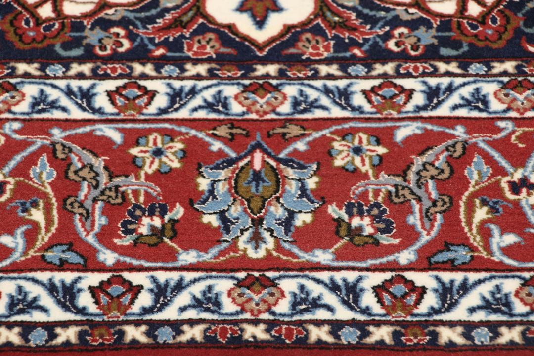 Handgeknoopt Isfahan-tapijt uit het Midden-Oosten in rood en crème