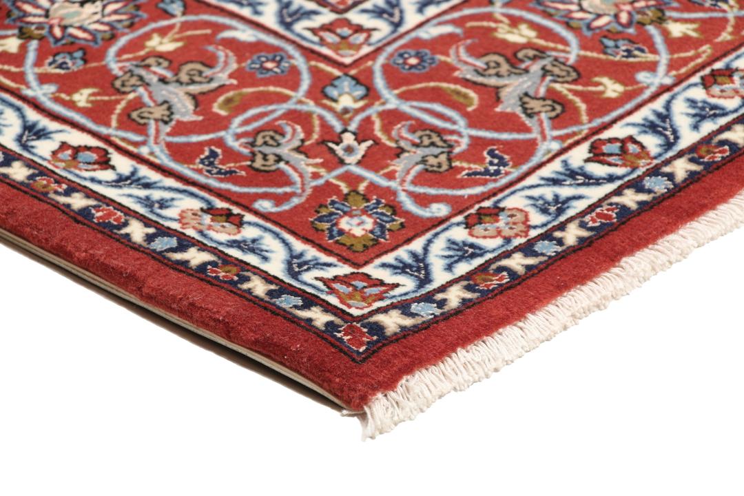 Handgeknoopt Isfahan-tapijt uit het Midden-Oosten in rood en crème