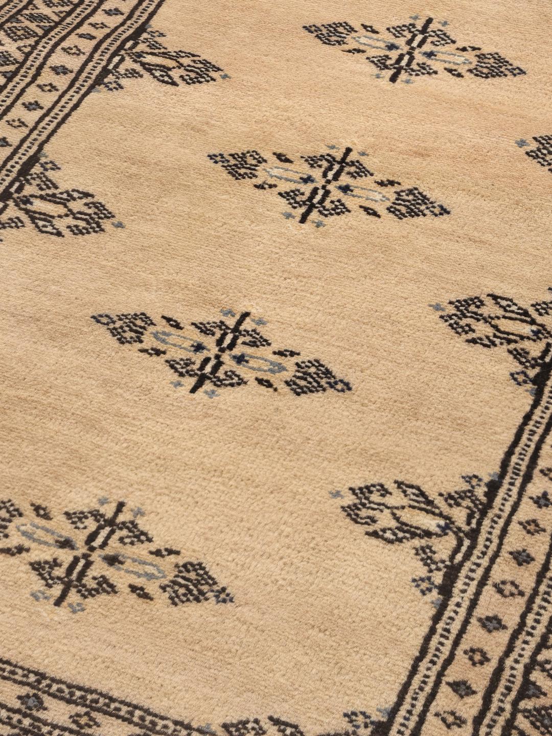 Hand-knotted beige Pakistan Bokhara 2ply rug with geometric motifs