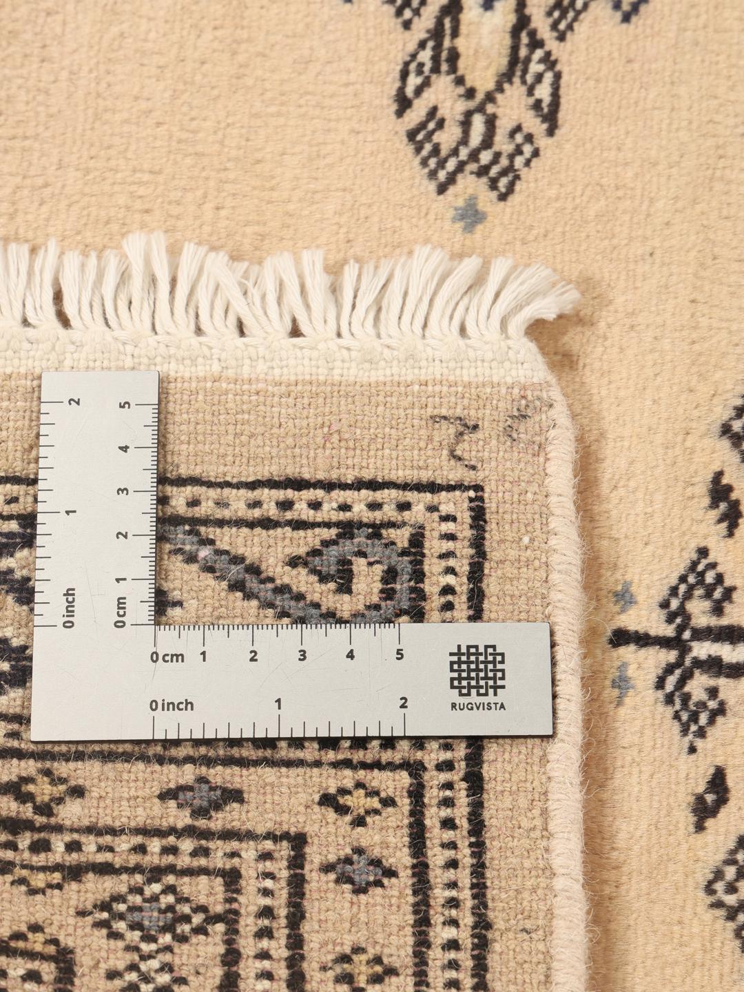 Hand-knotted beige Pakistan Bokhara 2ply rug with geometric motifs