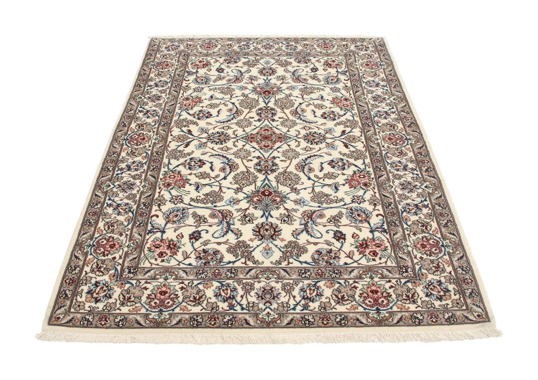 Håndknyttet Isfahan-tæppe fra Mellemøsten med et beige blomstermønster