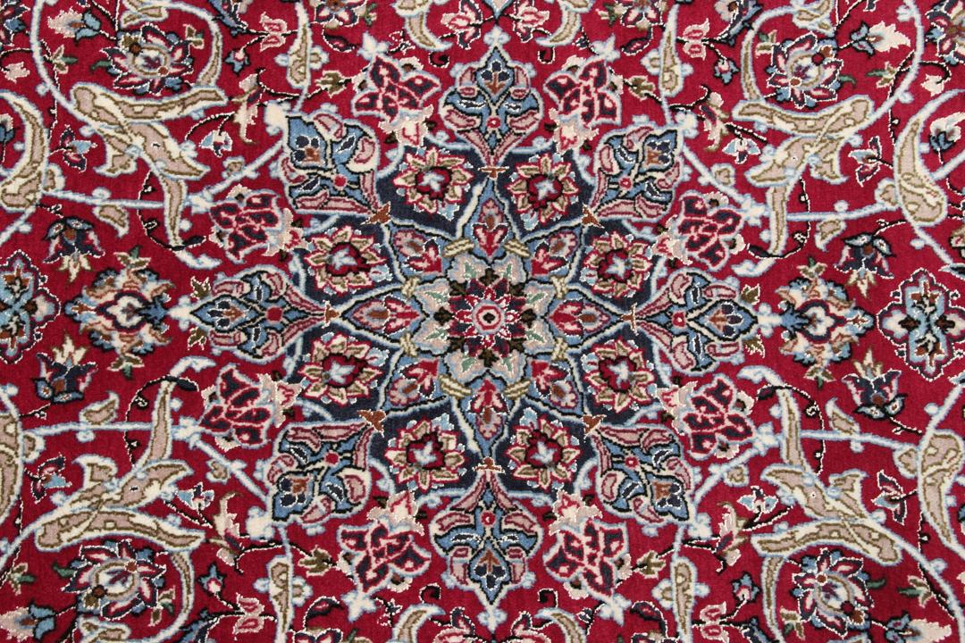 Ručno vezani tepih Isfahan s Bliskog istoka u crvenim tonovima
