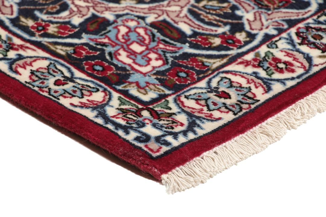 Ručno vezani tepih Isfahan s Bliskog istoka u crvenim tonovima