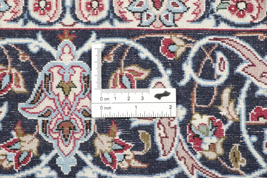 Ručno vezani tepih Isfahan s Bliskog istoka u crvenim tonovima