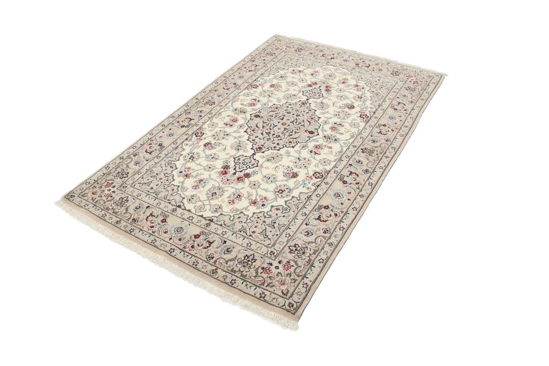 Handgeknoopt Isfahan-tapijt uit het Midden-Oosten in beige tinten