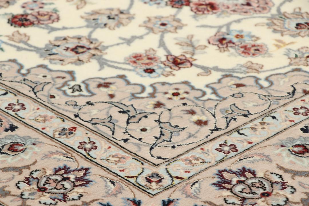 Handgeknoopt Isfahan-tapijt uit het Midden-Oosten in beige tinten