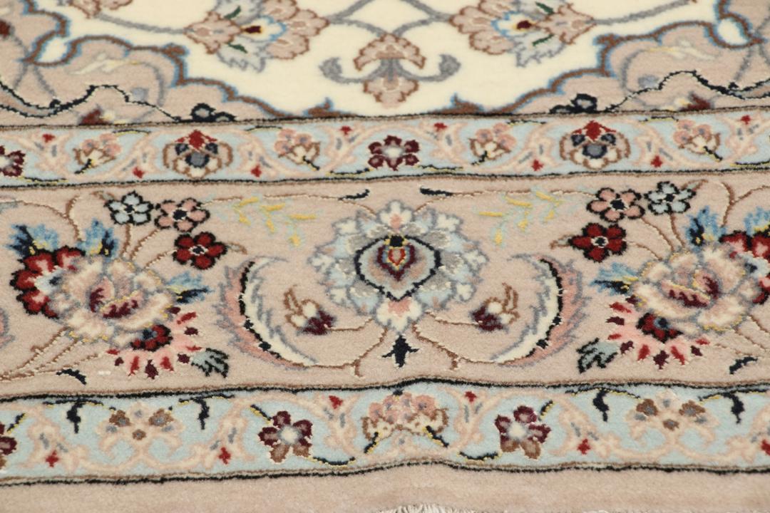 Handgeknoopt Isfahan-tapijt uit het Midden-Oosten in beige tinten