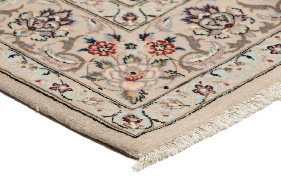 Handgeknoopt Isfahan-tapijt uit het Midden-Oosten in beige tinten