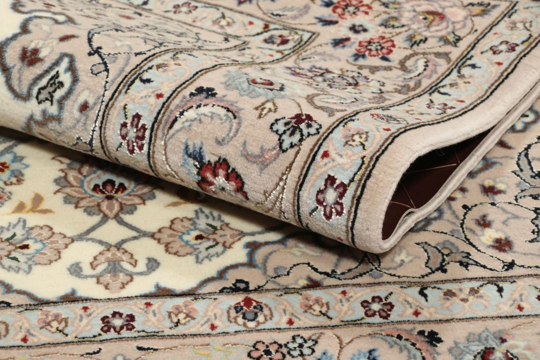 Handgeknoopt Isfahan-tapijt uit het Midden-Oosten in beige tinten