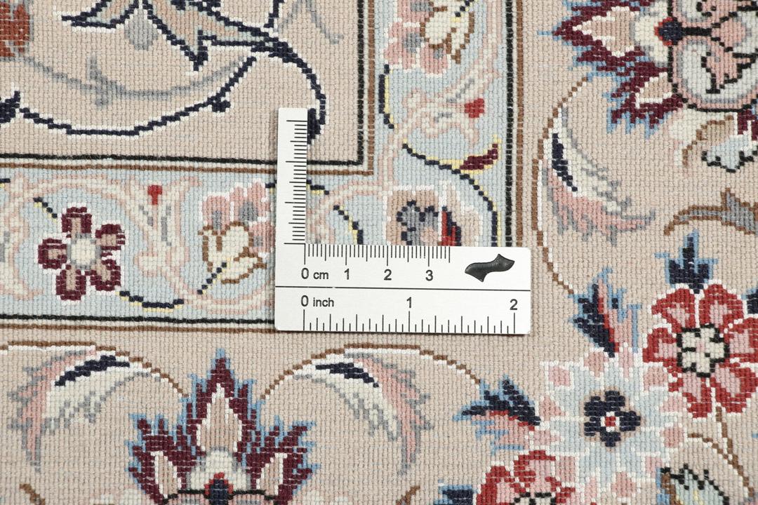 Handgeknoopt Isfahan-tapijt uit het Midden-Oosten in beige tinten