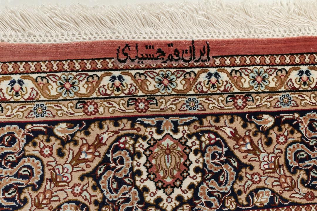 Handgeknoopt Qum zijden tapijt uit het Midden-Oosten in meerkleurig