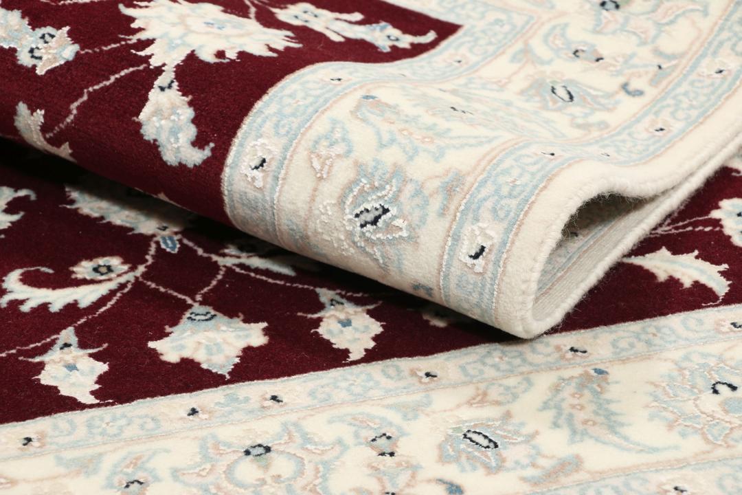 Håndknyttet Nain 9La-tæppe fra Mellemøsten i mørkerød og beige