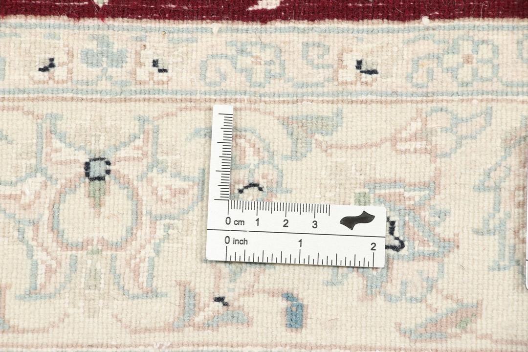 Håndknyttet Nain 9La-tæppe fra Mellemøsten i mørkerød og beige