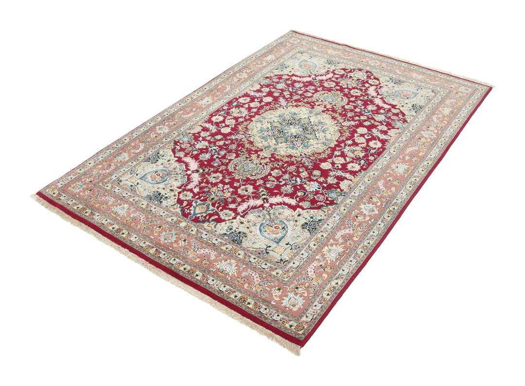 Met de hand geknoopt Tabriz-tapijt uit het Midden-Oosten in rood met bloemmotieven