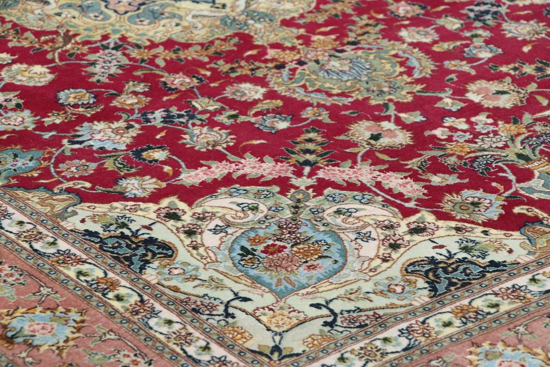 Met de hand geknoopt Tabriz-tapijt uit het Midden-Oosten in rood met bloemmotieven