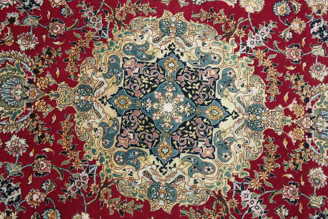 Met de hand geknoopt Tabriz-tapijt uit het Midden-Oosten in rood met bloemmotieven
