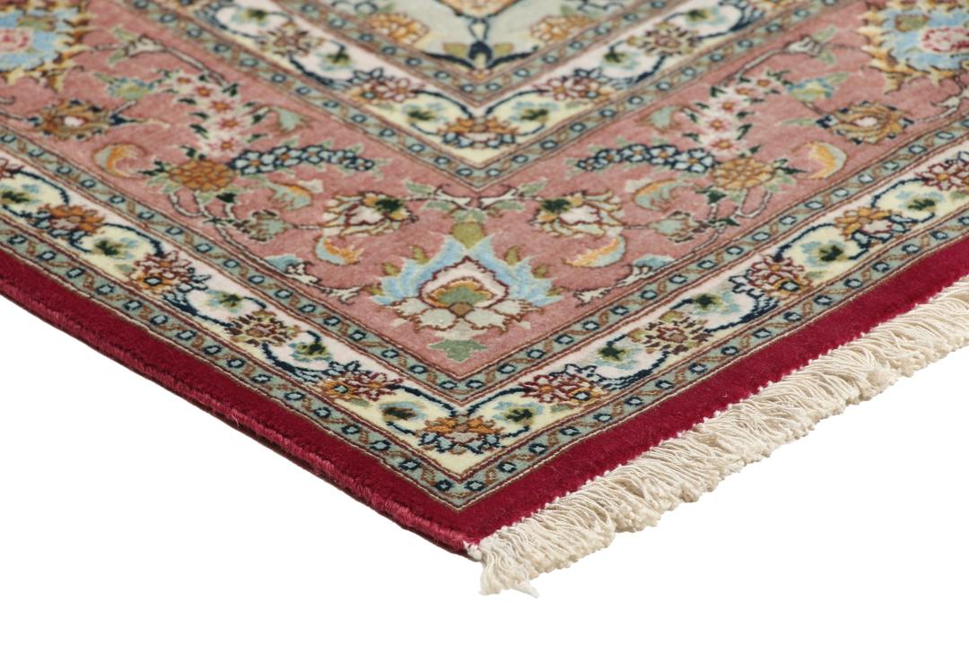 Met de hand geknoopt Tabriz-tapijt uit het Midden-Oosten in rood met bloemmotieven