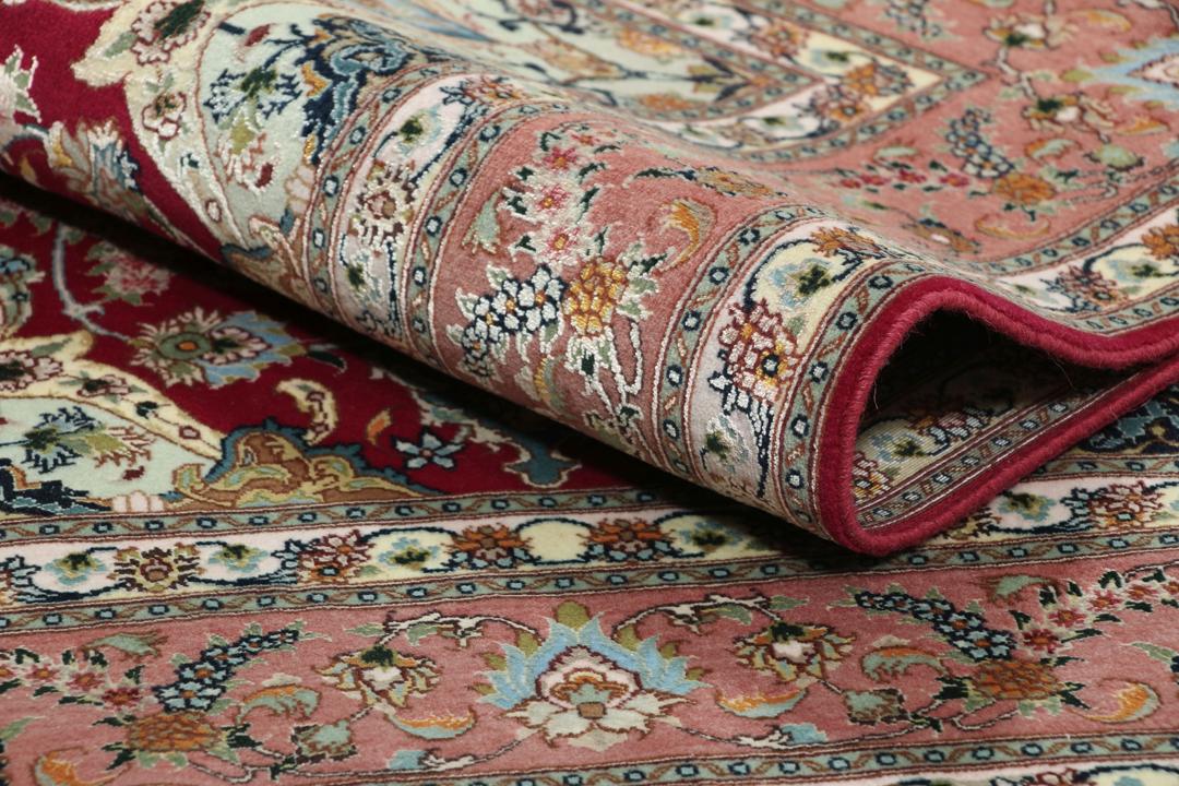 Met de hand geknoopt Tabriz-tapijt uit het Midden-Oosten in rood met bloemmotieven