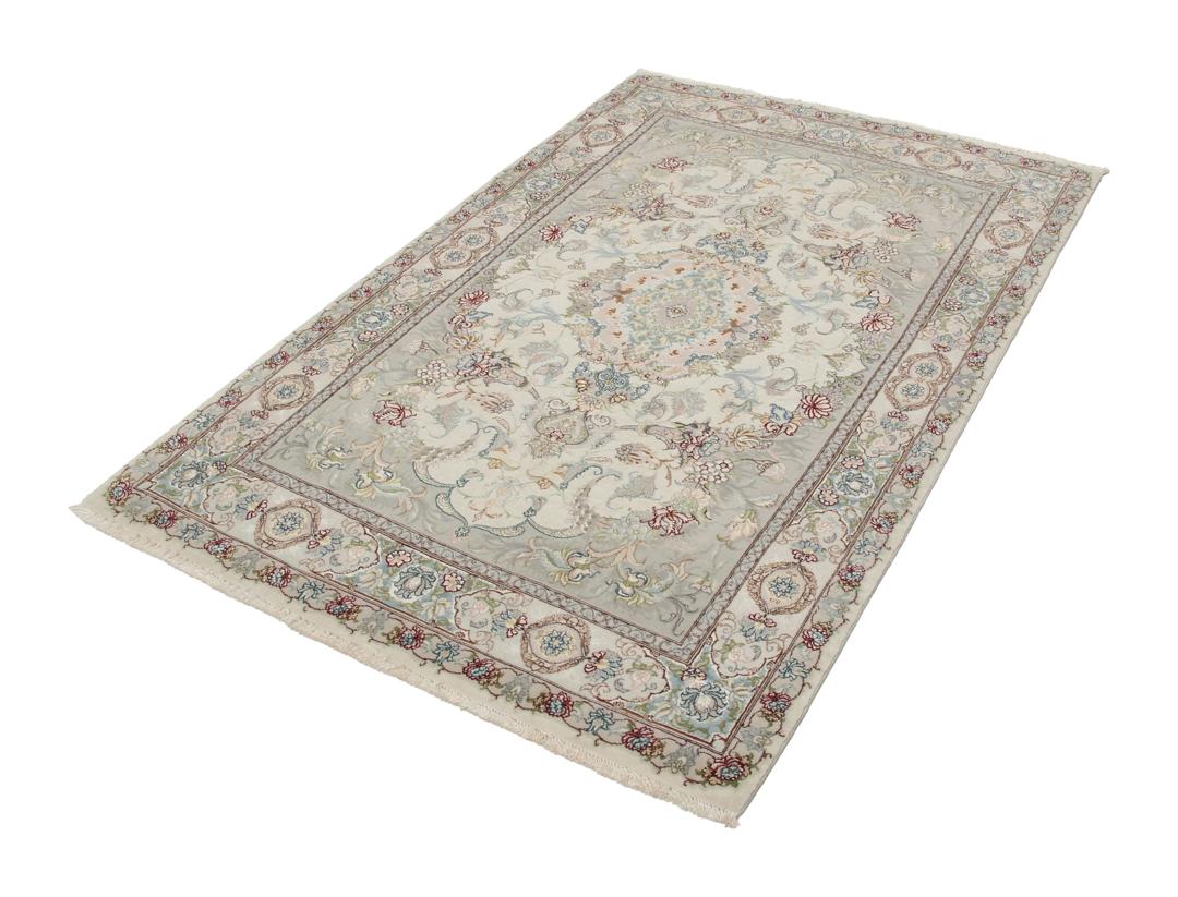 Håndknyttet Tabriz-tæppe med blomstermotiver i beige og bløde toner