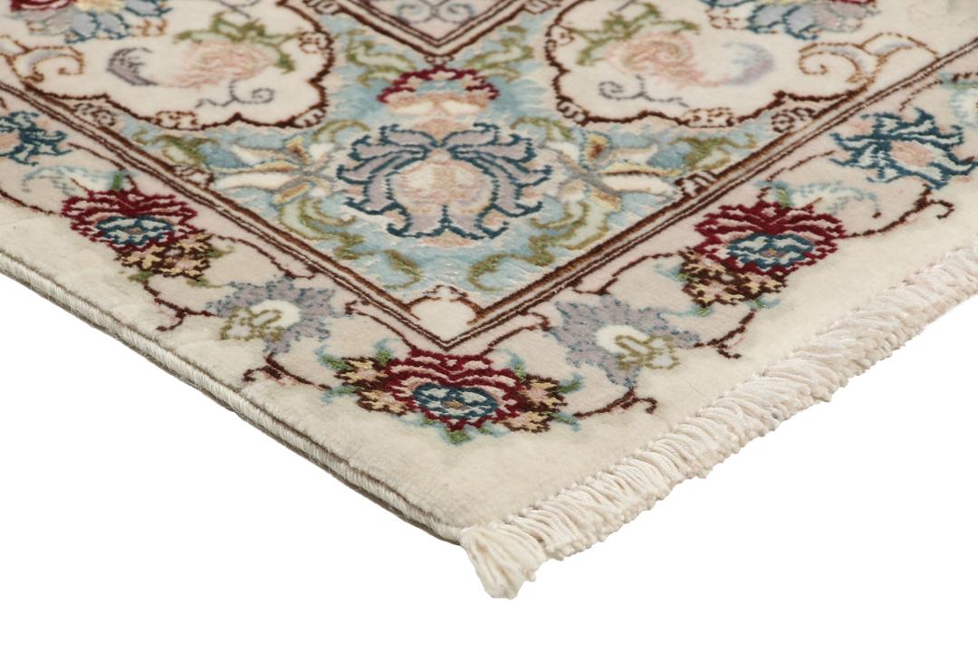 Håndknyttet Tabriz-tæppe med blomstermotiver i beige og bløde toner
