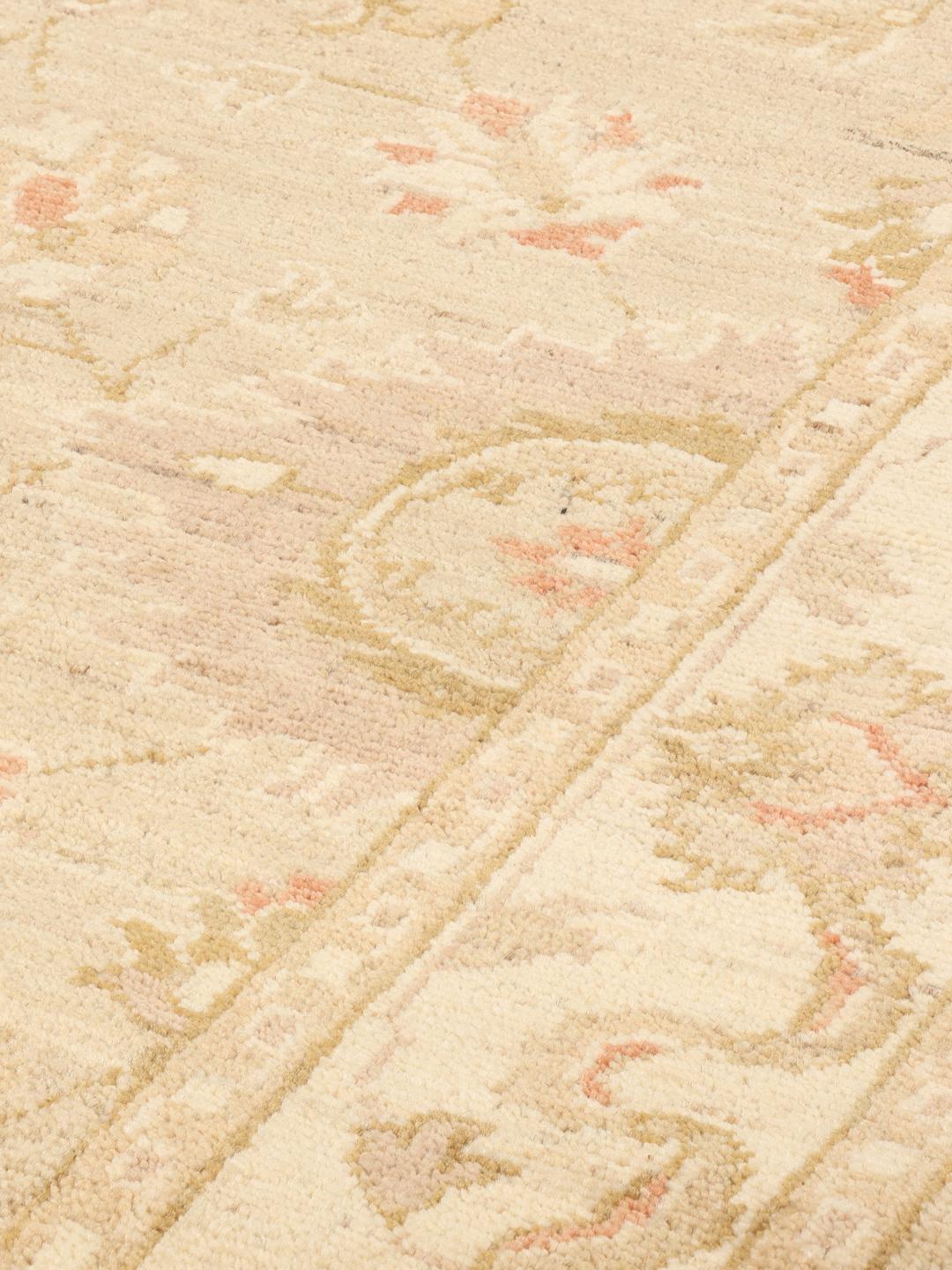 Alfombra pasillera Ziegler Fine anudada a mano del Medio Oriente en un cálido color beige.